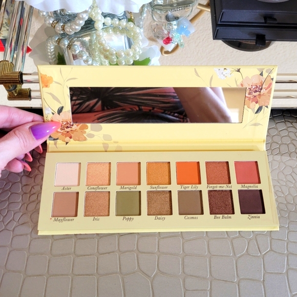 NEW Laura Geller Wildflower Wishes Eyeshadow Palette - Picture 7 of 7